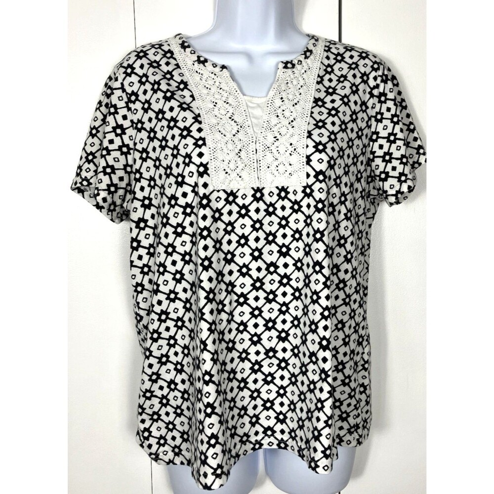 Basic Editions Geometric Design Black& White Top Crochet Design Size Large